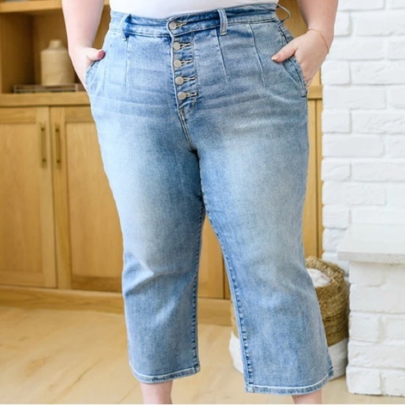 Judy Blue LIGHT WASH HIGH RISE VINTAGE WIDE LEG CROP JEANS size 22W - Picture 4 of 14